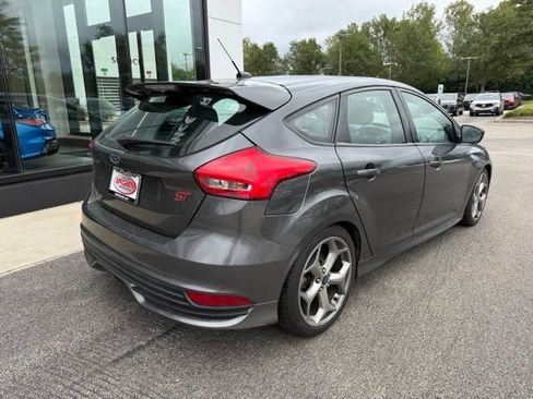 Used 2017 Ford Focus ST FWD image 4