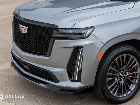 Used 2023 Cadillac Escalade ESV V image 6