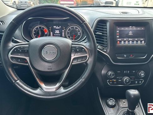 Used 2019 Jeep Cherokee Latitude Plus AWD/4WD image 15