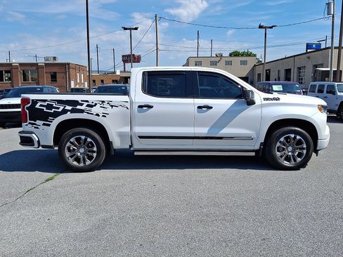 Used 2023 Chevrolet Silverado 1500 High Country w/ Technology Package AWD/4WD image 8