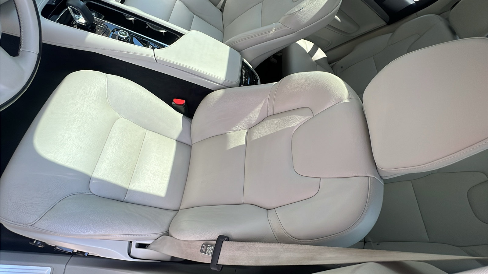 Used 2023 Volvo XC90 B5 Core AWD/4WD image 11