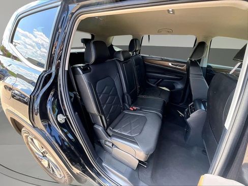 Used 2025 Volkswagen Atlas SE AWD/4WD image 28