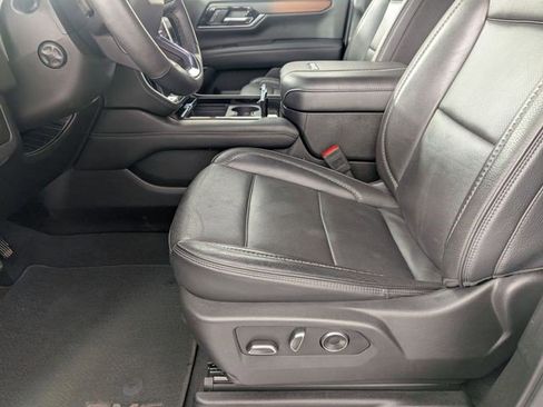 Certified 2025 GMC Yukon XL Denali AWD/4WD image 13