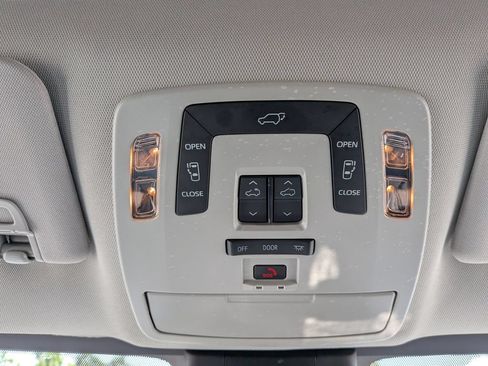 Used 2025 Toyota Sienna XLE w/ XLE Plus Package FWD image 24