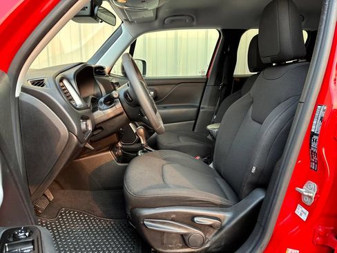 Used 2023 Jeep Renegade Latitude AWD/4WD image 24