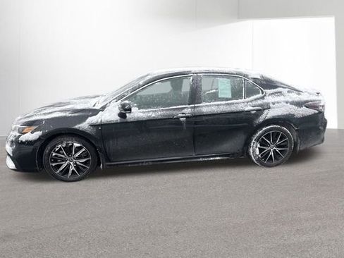 Certified 2021 Toyota Camry SE image 16