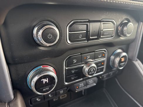 Used 2022 GMC Yukon SLT w/ SLT Premium Package image 7