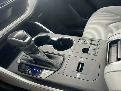 Used 2023 Toyota Highlander LE image 16