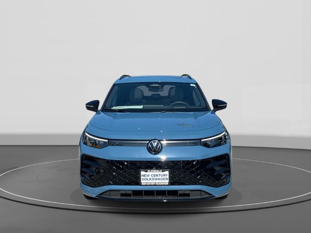 New 2026 Volkswagen Tiguan SE R-Line FWD image 2