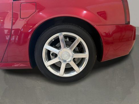 Used 2004 Cadillac XLR RWD image 16