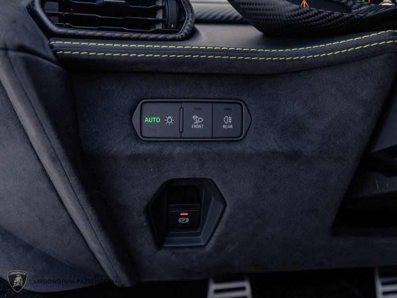 Used 2025 Lamborghini Revuelto AWD/4WD image 27