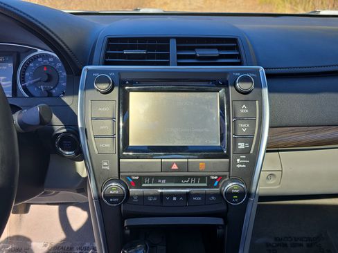 Used 2015 Toyota Camry XLE image 19