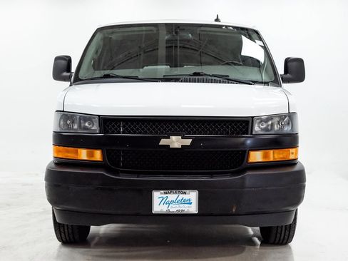 Used 2022 Chevrolet Express 3500 LS RWD image 4