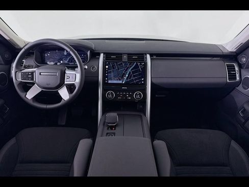 Used 2024 Land Rover Discovery S AWD/4WD image 9