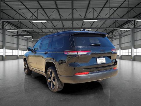 New 2025 Jeep Grand Cherokee L Laredo image 3