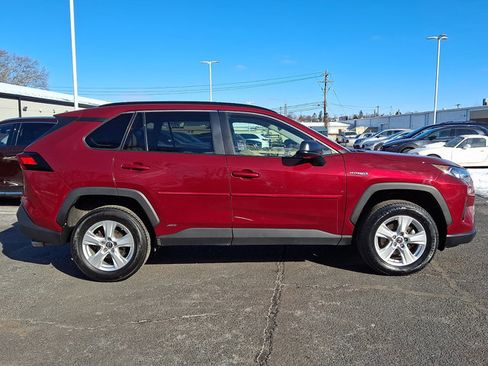 Used 2019 Toyota RAV4 LE image 7