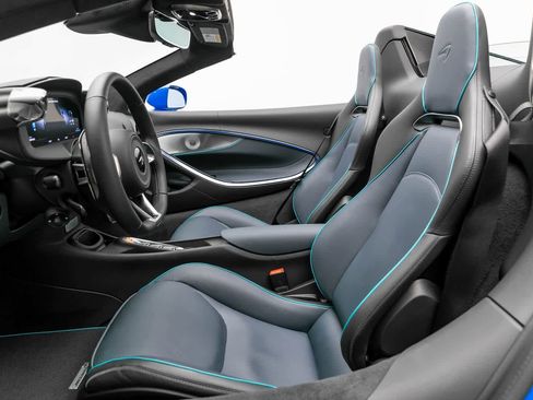 New 2025 McLaren Artura image 11