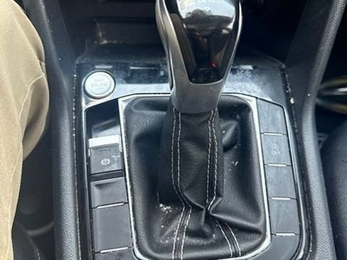 Used 2023 Volkswagen Taos SE w/ Panoramic Sunroof Package AWD/4WD image 16