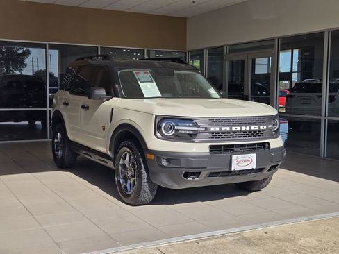 Used 2024 Ford Bronco Sport Badlands AWD/4WD image 3