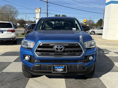 Used 2017 Toyota Tacoma SR5 w/ Tow Package image 3