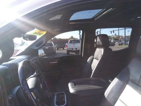 Used 2020 Chevrolet Silverado 1500 High Country w/ Technology Package image 25