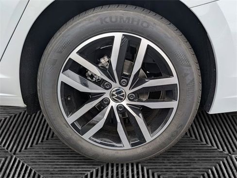 New 2026 Volkswagen Jetta SE image 9