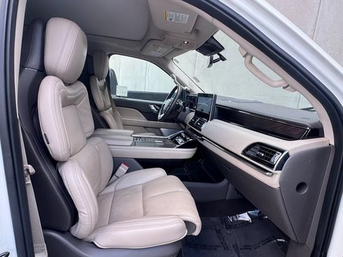 Used 2022 Lincoln Navigator L Reserve AWD/4WD image 27