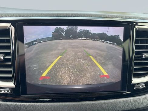 Used 2023 Chrysler Pacifica Touring-L FWD image 25