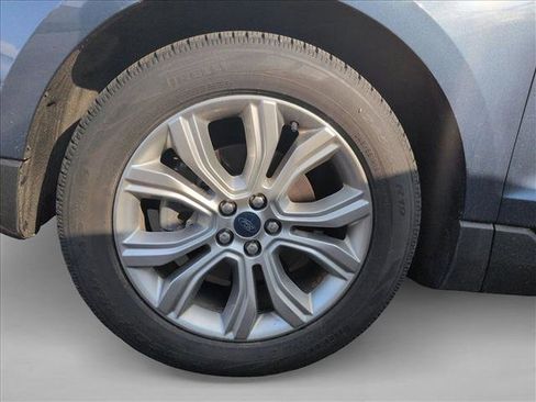 Used 2019 Ford Edge Titanium image 5