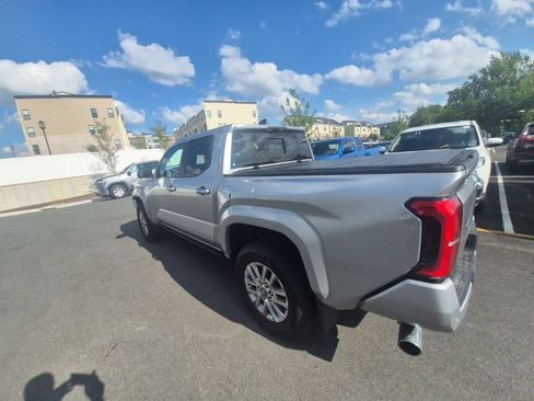 Used 2025 Toyota Tacoma Limited AWD/4WD image 2