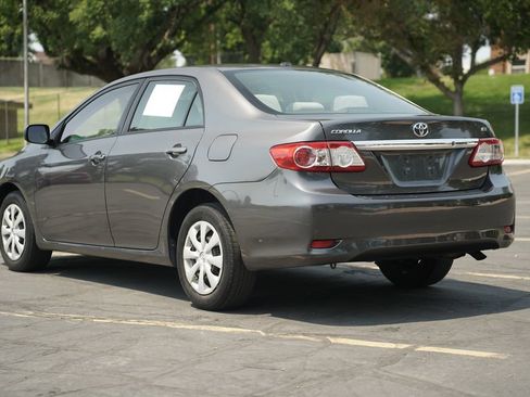 Used 2011 Toyota Corolla LE FWD image 3