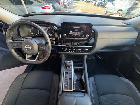 Used 2025 Nissan Pathfinder SV image 35