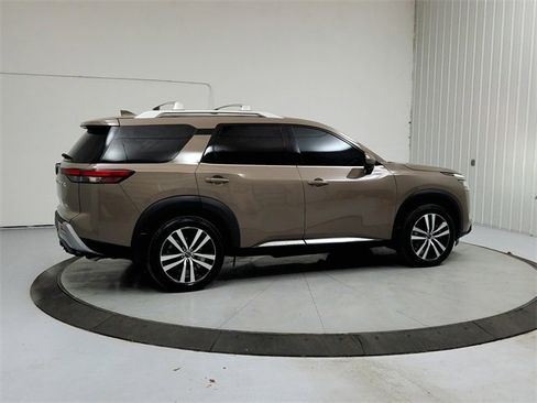 Used 2024 Nissan Pathfinder Platinum w/ Cargo Package image 7