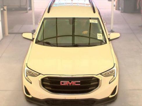 Used 2018 GMC Terrain SLE w/ Driver Convenience Package FWD image 3