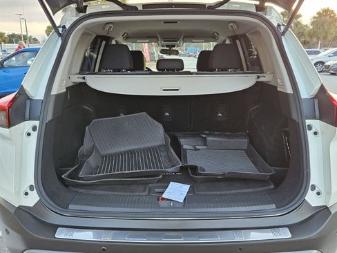 Used 2023 Nissan Rogue SV image 6