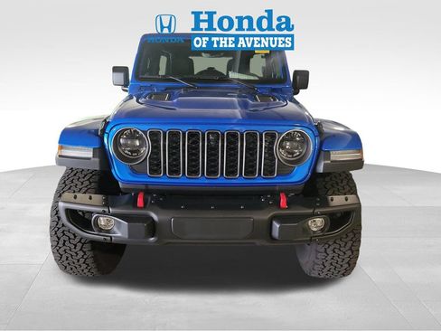 Used 2025 Jeep Wrangler Unlimited Rubicon AWD/4WD image 2