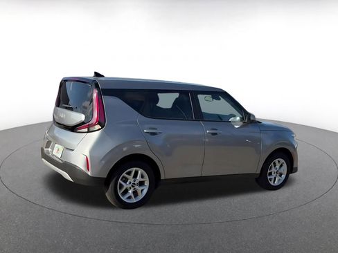 Used 2025 Kia Soul LX w/ LX Technology Package FWD image 12