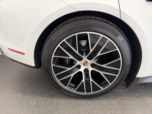 Used 2025 Porsche Taycan image 12