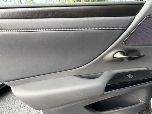 Used 2025 Lexus ES 350 w/ Premium Package FWD image 29