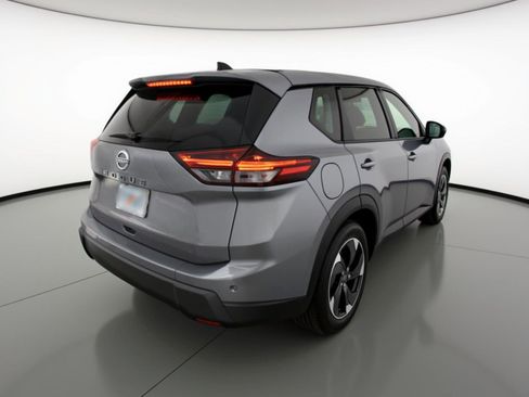 Used 2025 Nissan Rogue SV FWD image 9