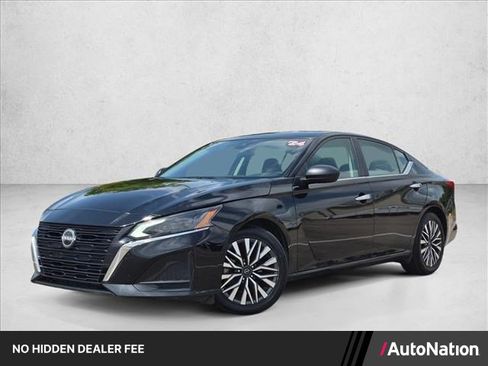 Used 2024 Nissan Altima 2.5 SV FWD image 1