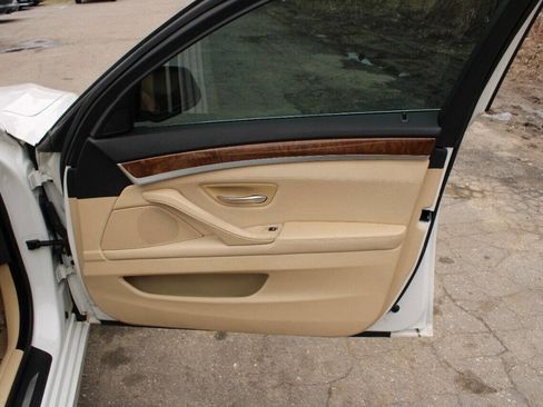 Used 2011 BMW 535i xDrive Sedan image 10