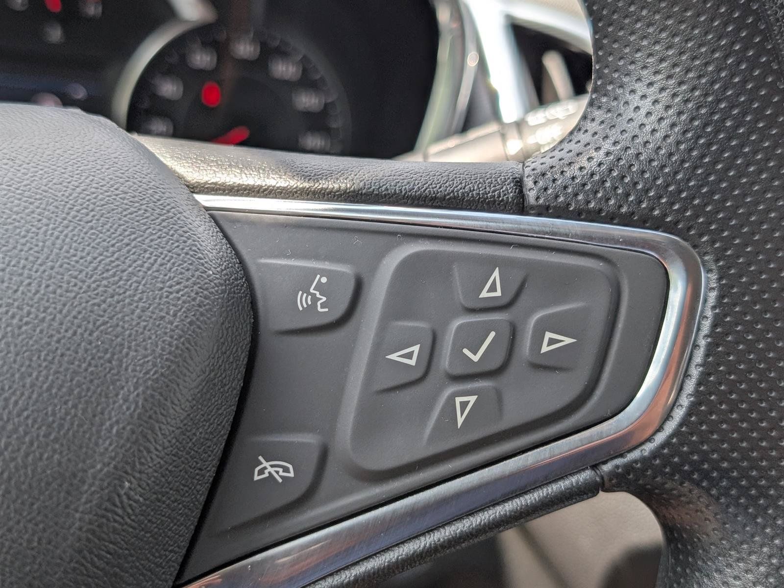 Used 2020 Chevrolet Equinox LT AWD/4WD image 15