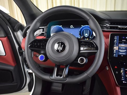 Certified 2025 Maserati Grecale Modena AWD/4WD image 25