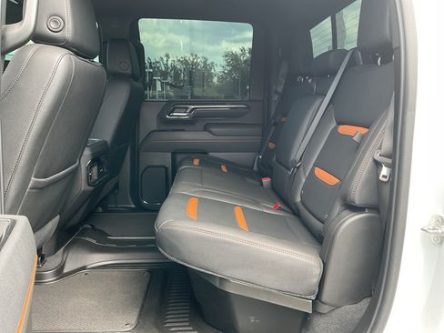 Used 2025 GMC Sierra 2500 AT4 w/ AT4 Premium Plus Package AWD/4WD image 15