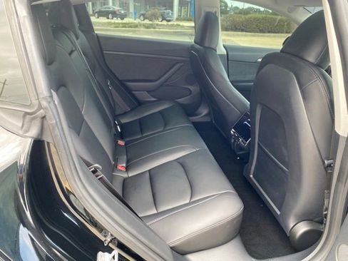 Used 2023 Tesla Model 3 Standard Range image 17