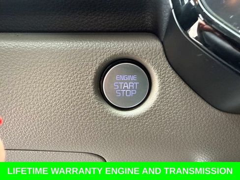 Used 2025 Kia Carnival FWD image 30