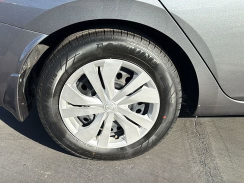 Used 2023 Nissan Versa S w/ Trunk Package image 28