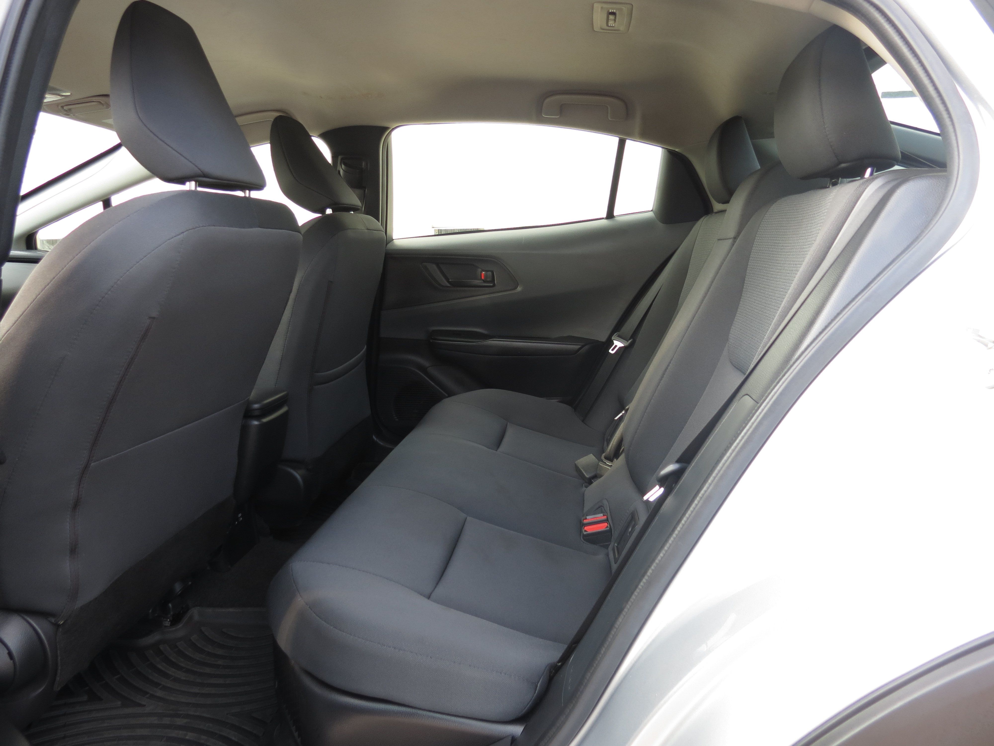 Used 2023 Toyota Prius LE FWD image 28