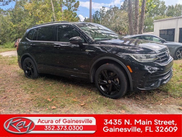 Used 2024 Volkswagen Tiguan SE R-Line FWD image 1